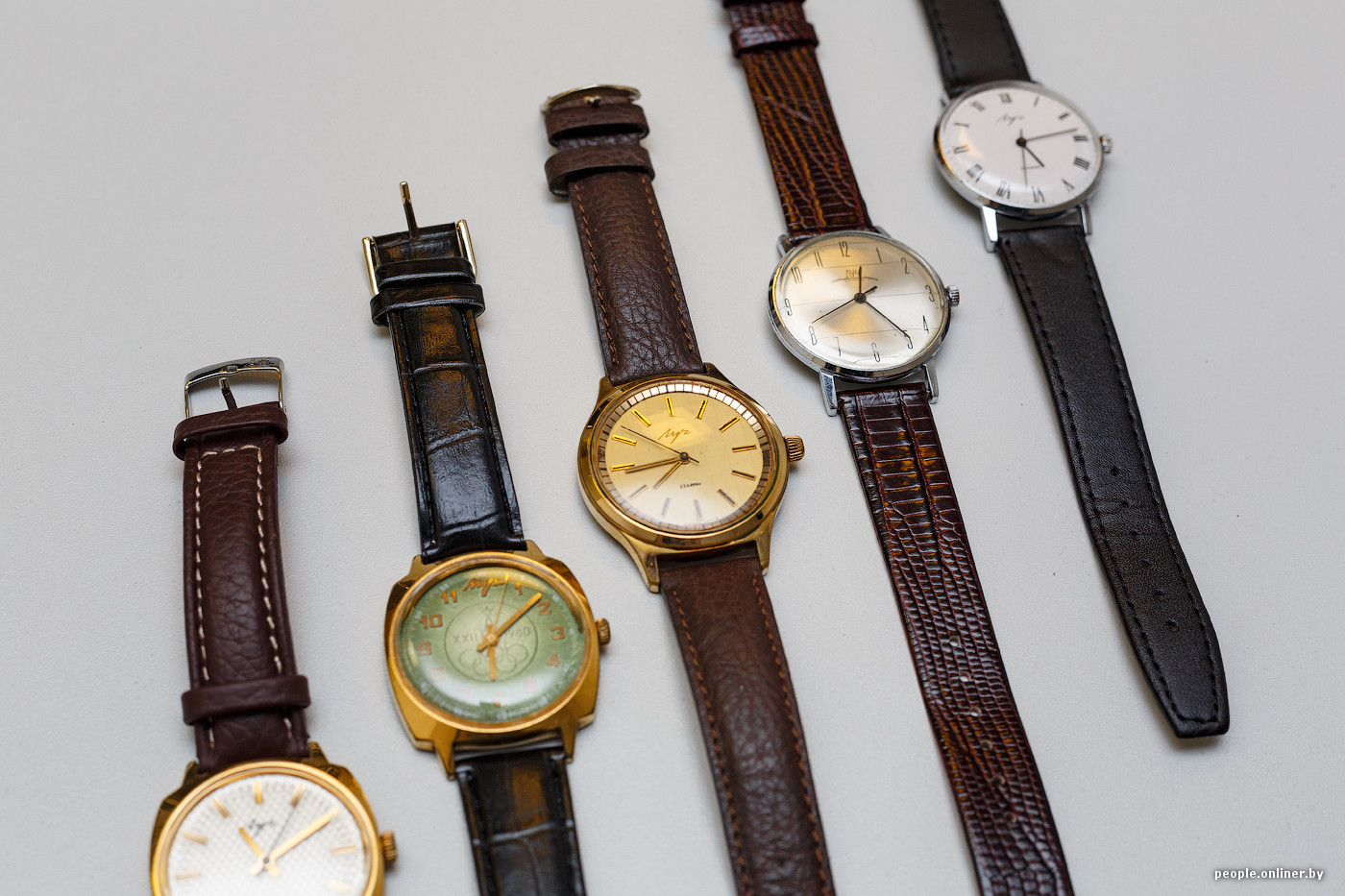Часы коллекционеры. Коллекционеры наручных часов. Коллекционные часы наручные. Старые часы. Механические часы Луч.