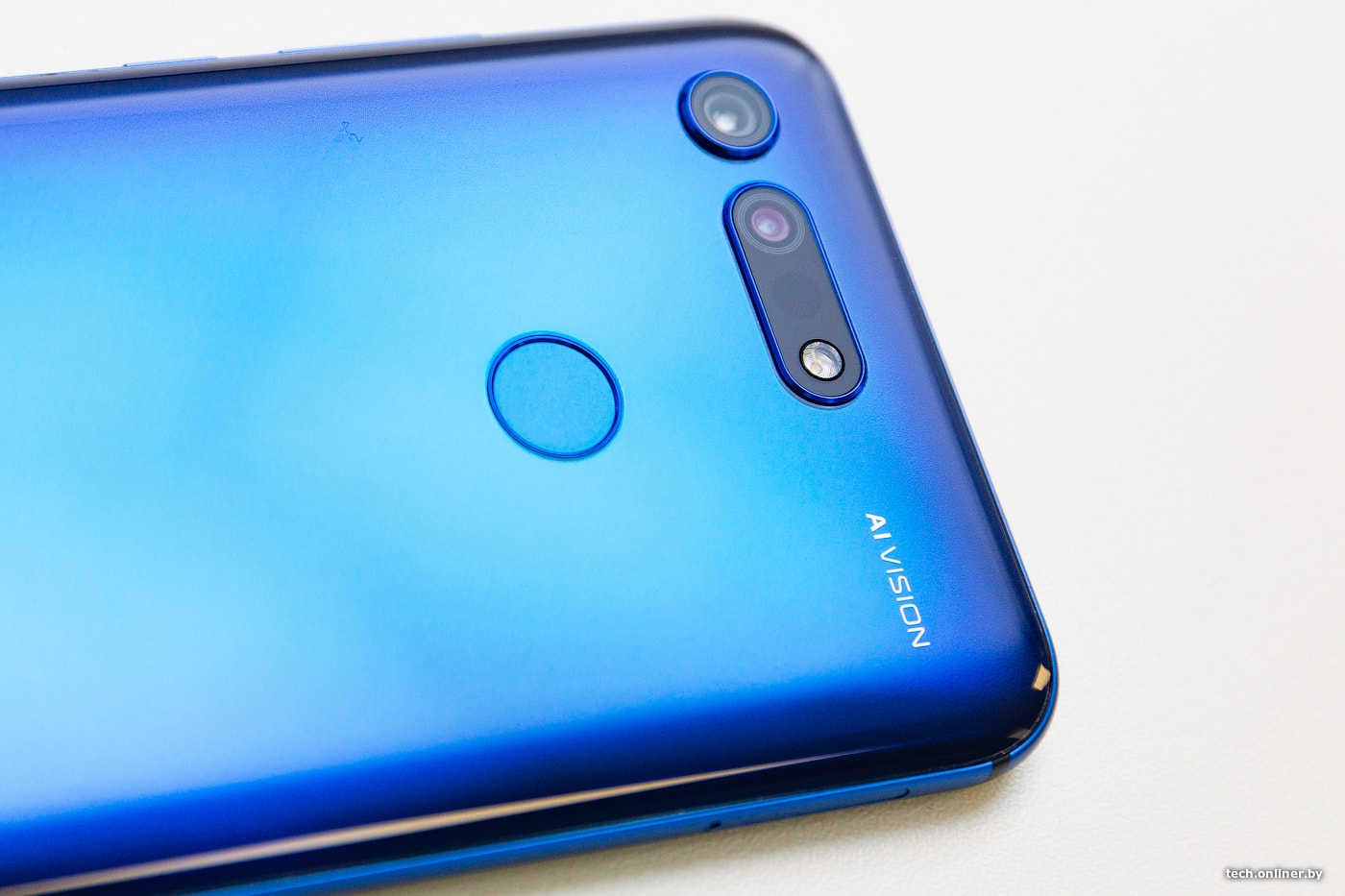 Отчего ты дырявый такой? Обзор смартфона Honor View 20 с камерой 48 Мп