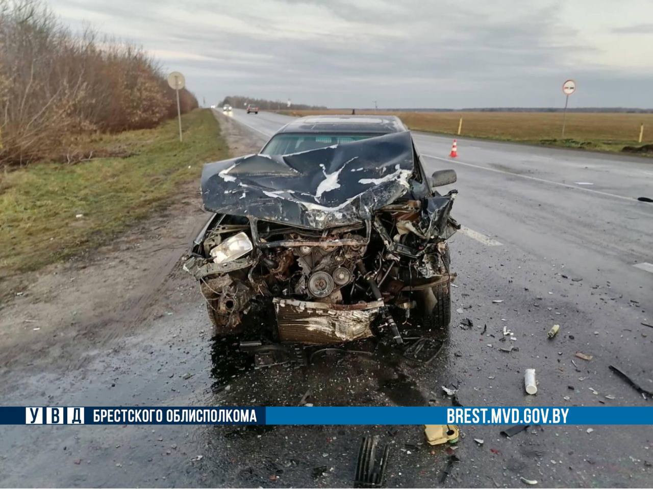 Под Брестом Lada столкнулась с двумя Audi, пострадали три человека