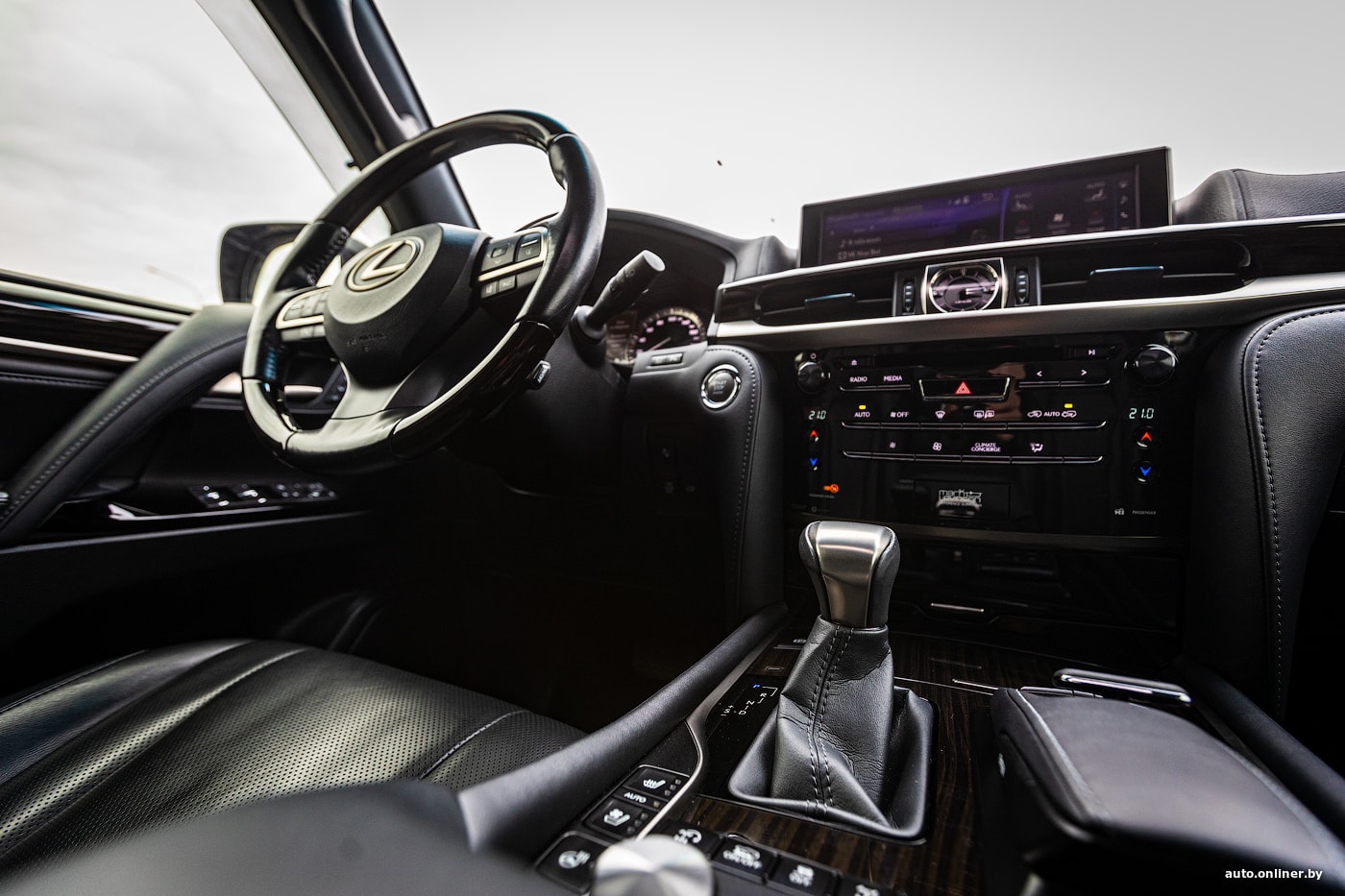 Семейный бизнес-класс: обзор Lexus LX 570
