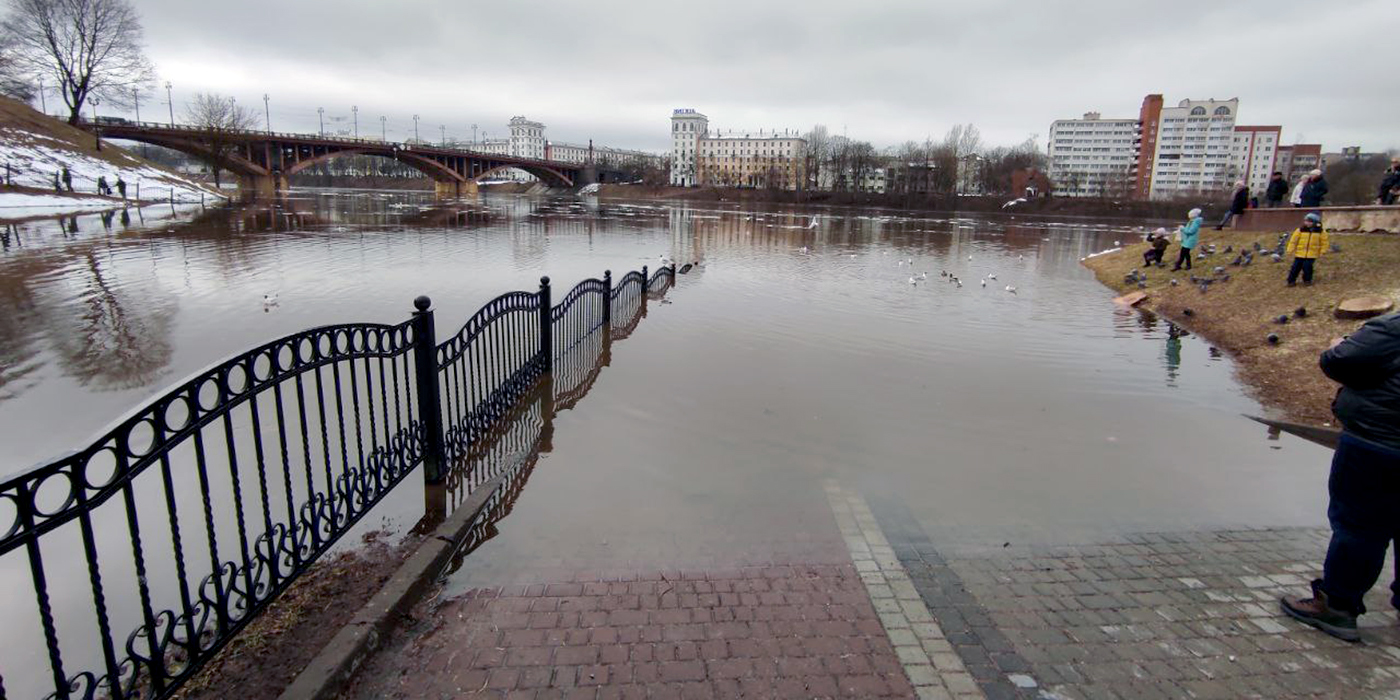 Паводок в беларуси 2024. Река Западная Двина в Полоцке Беларусь. Потоп Витебск. Паводок. Наводнение в Витебске.