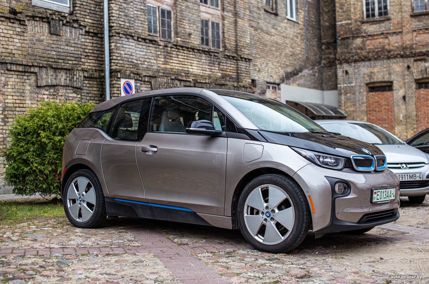 Мой рекорд — 1100 км за 18 рублей». Отзыв на недорогой электромобиль BMW i3  REX