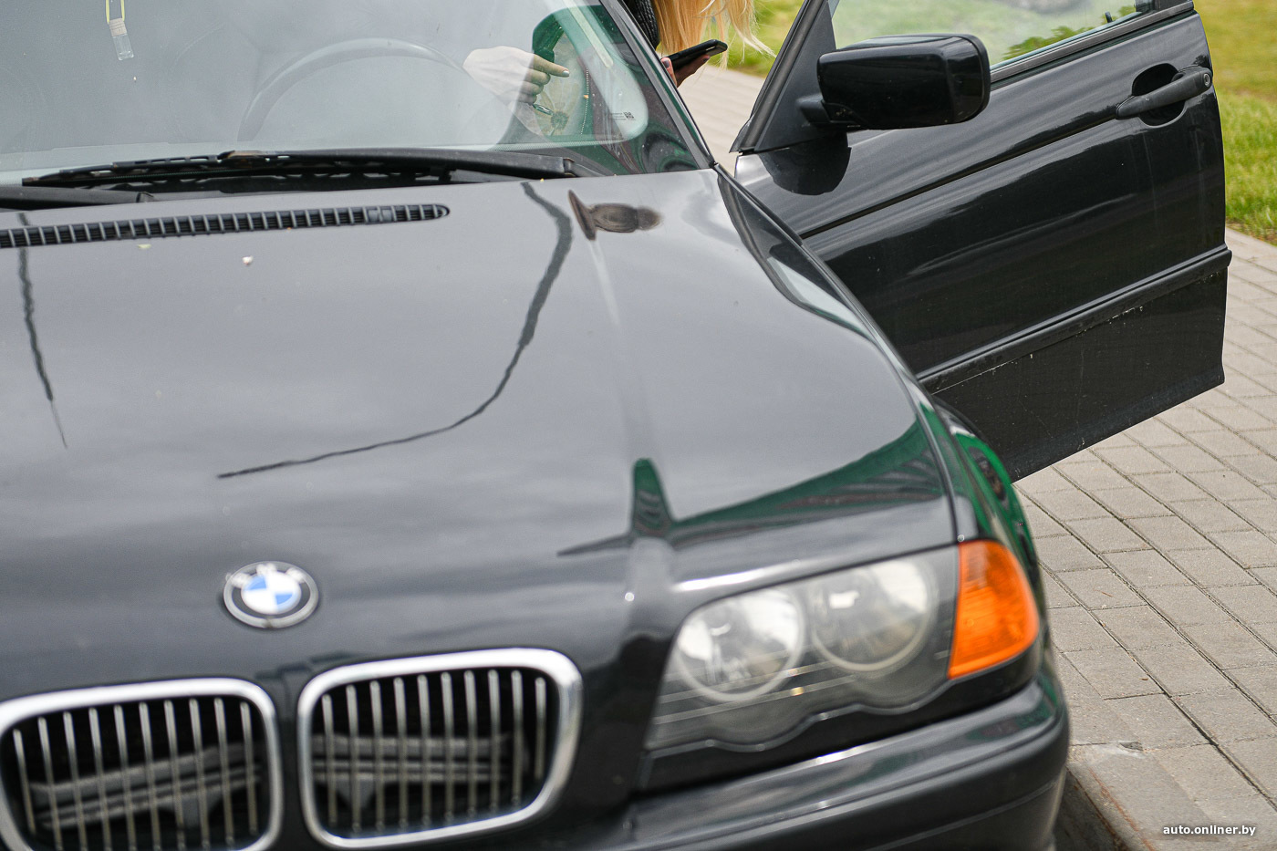 В Беларуси три человека купили BMW через счета-справки, а затем суд изъял машину как похищенную