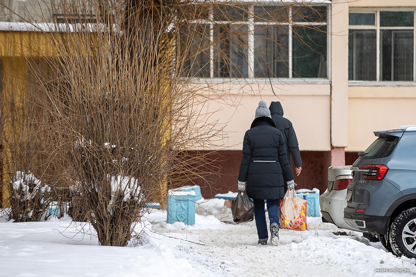 Каково это — в 40 лет жить с родителями? Откровения белорусов