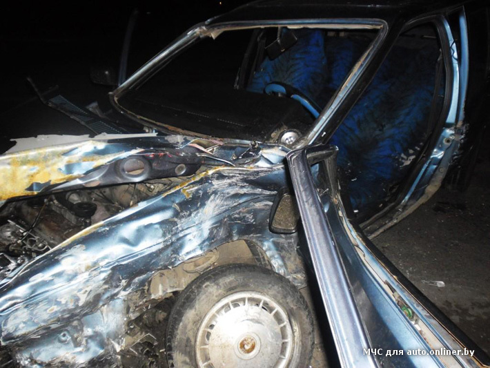 Ивановский район: водителя Volkswagen Jetta зажало в салоне в результате ДТП