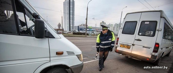 Около 65. Микроавтобус для проверки состояния дорог.