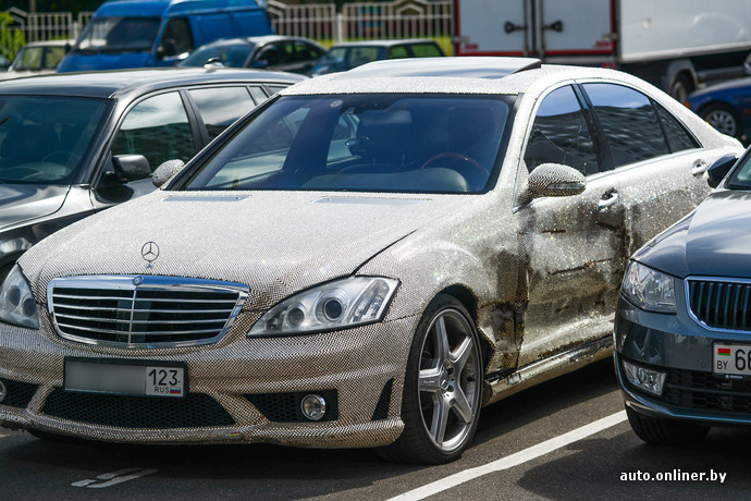 Владелец Mercedes со стразами решил подарить иномарку детскому саду // Видео НТВ