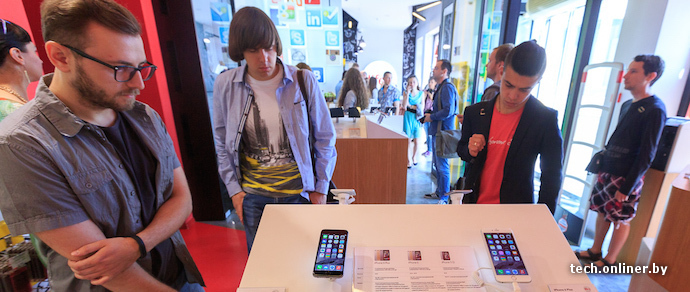 В Беларуси стартовали официальные продажи iPhone 6. Покупателей нет, life:) и velcom повздорили