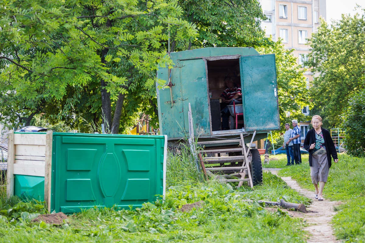 Жители улицы Бакинской вышли на защиту деревьев