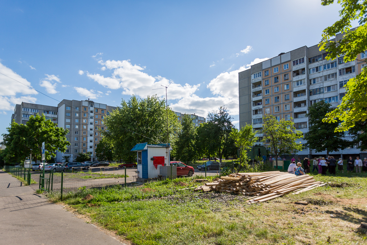 Жители улицы Бакинской вышли на защиту деревьев