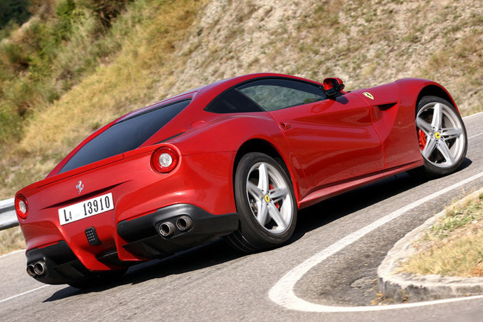 Базовая версия Ferrari F12 в Европе стоит почти 300 тысяч евро. За эти деньги мы получаем 6,3-литровый 730-сильный двигатель, 7-АКП, электростеклоподъемники и климат-контроль