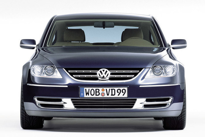 Прообраз выпускающегося сегодня Volkswagen Phaeton показали еще в 1999 году (концепт на фото). Сколько вам тогда было лет?  
