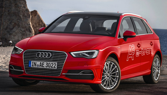 На фотографиях Audi A3 e-tron выглядит почти как обычный А3. Но вживую эту машину сложно спутать с базовой версией. В Германии гибрид стоит 34 тысячи евро 
