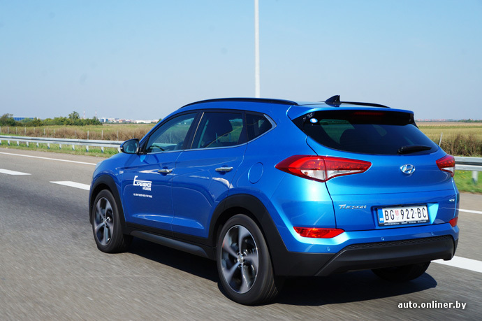 Если передняя часть Hyundai Tucson похожа только на Santa Fe, то сбоку и сзади можно увидеть цитаты Ford Kuga и Nissan Qashqai. Впрочем, это не портит дизайн