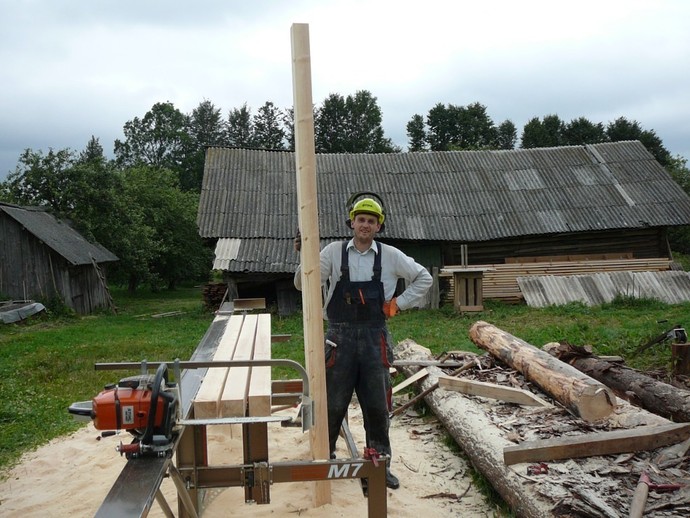 Белорус строит дом из соломы