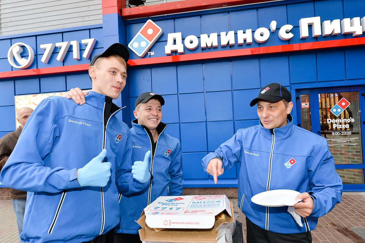 "Доминос Пицца" в Минске начала принимать заказы и посетителей.