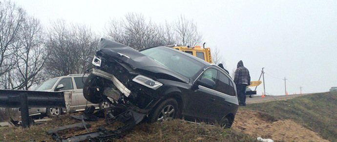 Под Минском лоб в лоб столкнулись Audi Q5 и Volkswagen Caddy. Женщина в Audi, предварительно, потеряла сознание за рулем