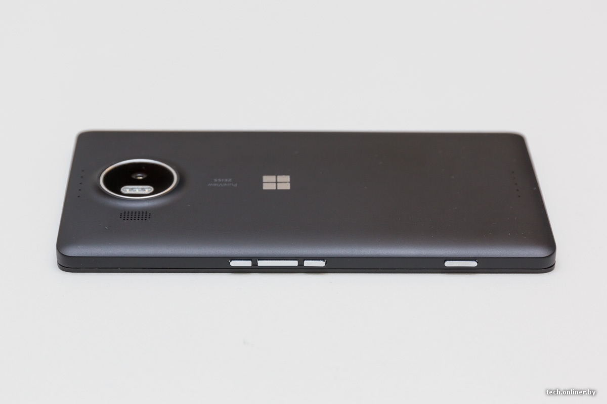 Черный, дерзкий, скрипучий. Обзор смартфона Microsoft Lumia 950 XL