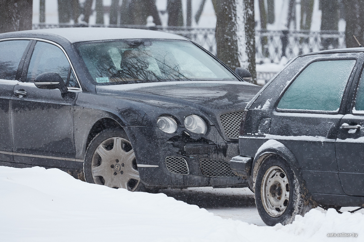 Беременная женщина замешкалась за рулем, и в нее врезался Bentley