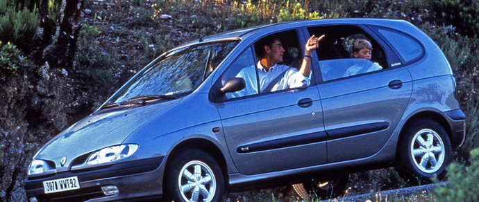 Renault Scenic исполнилось 20 лет. Модель разошлась по миру тиражом 5 млн экземпляров