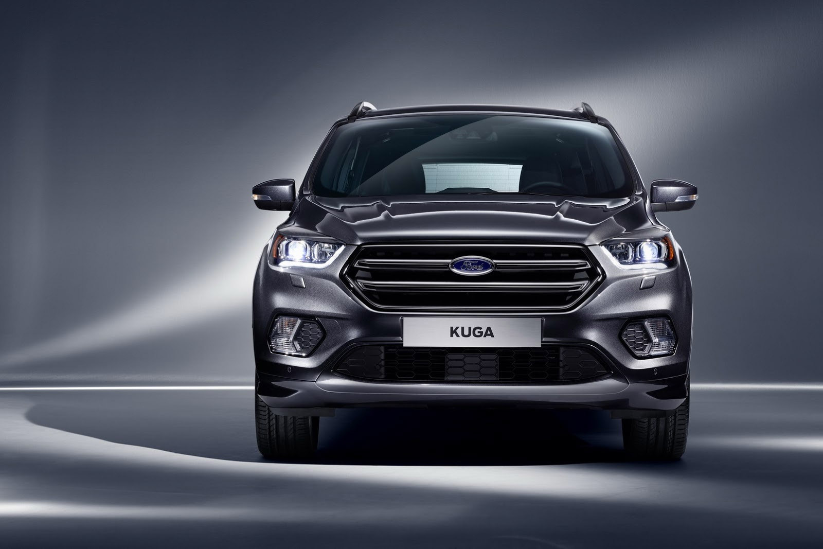 Ford Kuga стал «серьезнее» и получил новую мультимедийную систему