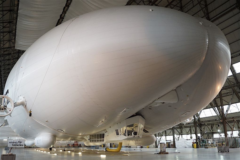 Самая большая года. Дирижабль Airlander. Аирландер 10 дирижабль. Аутлендер 10 дирижабль. Аэростат Airlander 10.