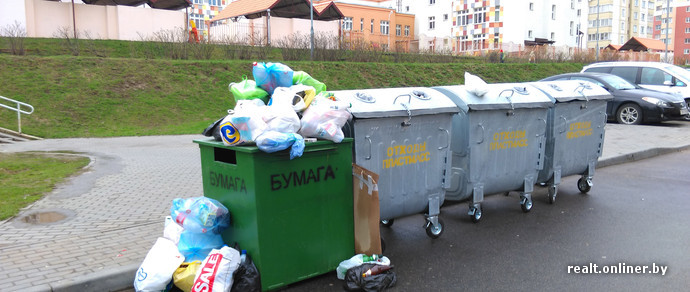 Минчане о новых контейнерах: теперь выбрасывать мусор в пакетах стало невозможно, мы откажемся от раздельного сбора