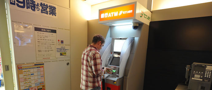 100 воров, 3 часа, $13 миллионов: в Японии распотрошили банкоматы