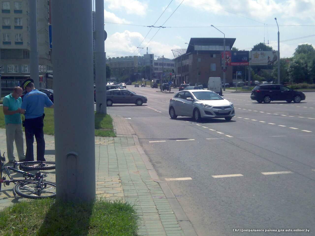 На пешеходном переходе сбили велосипедиста, он серьезно травмировался