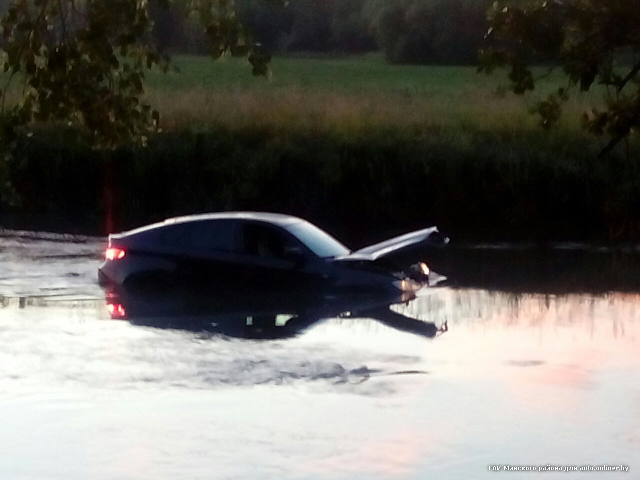 Водитель на BMW X6 «нырнул» в Свислочь