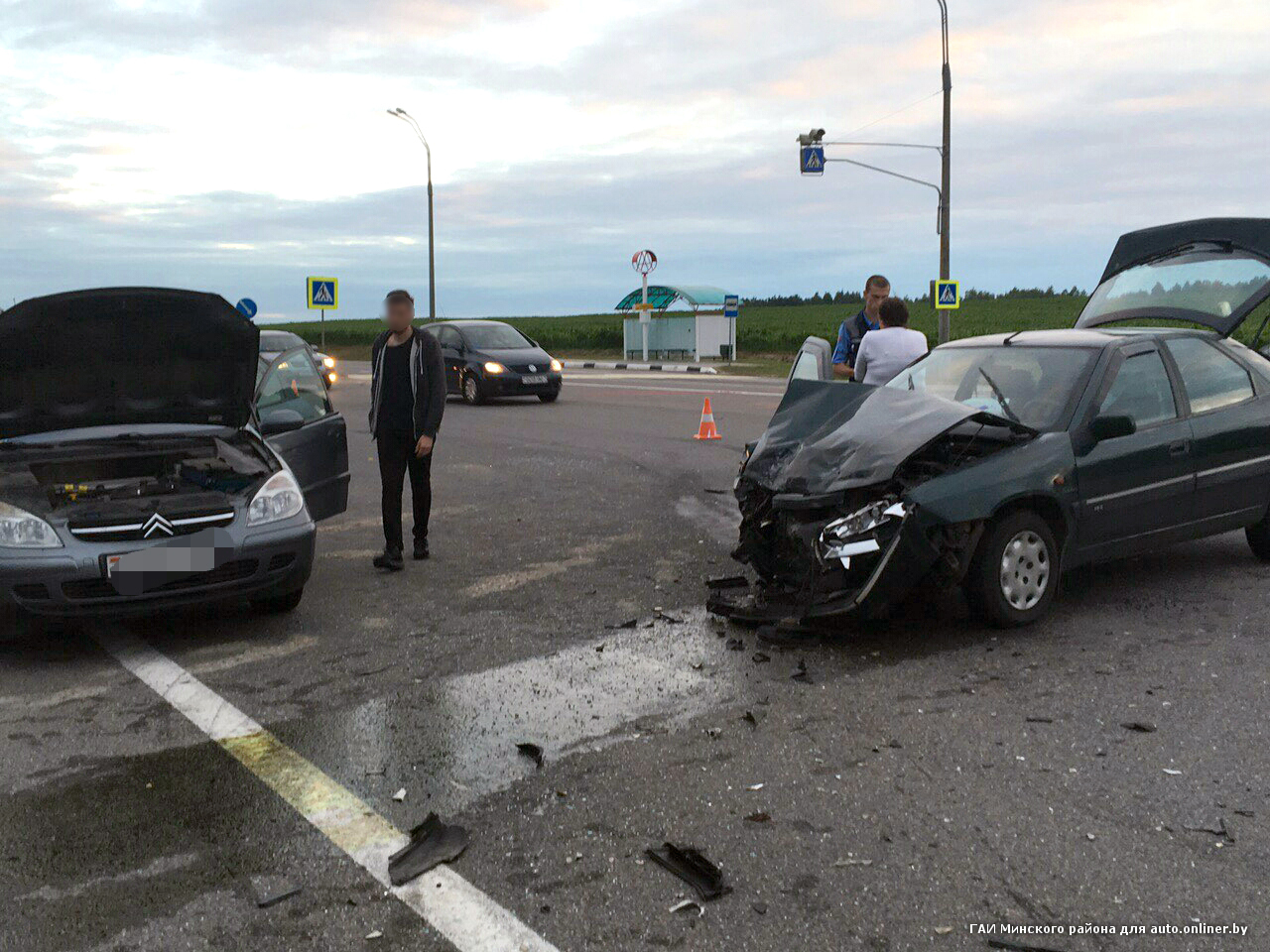 На слуцкой трассе столкнулись два Citroen, пострадали дети