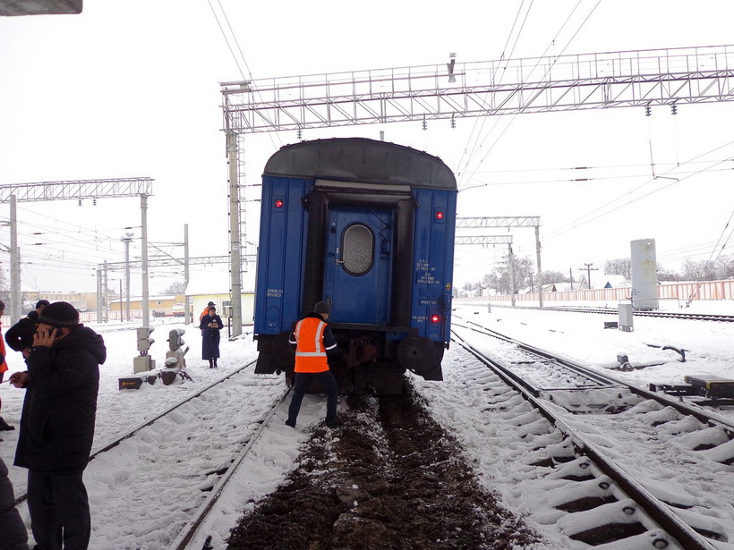 Вагон пассажирского поезда фото