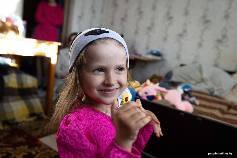 «Надеемся, встанет на ноги». Кате из Кобрина сделали укол, но не тот, на который собирали деньги