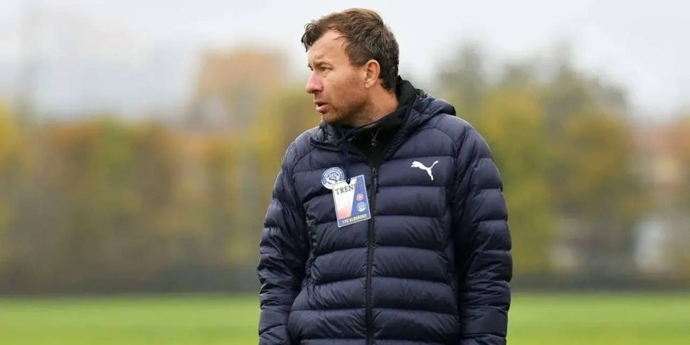 По всей строгости: тренера пожизненно отстранили за съемку игроков в душе. Как это всплыло?