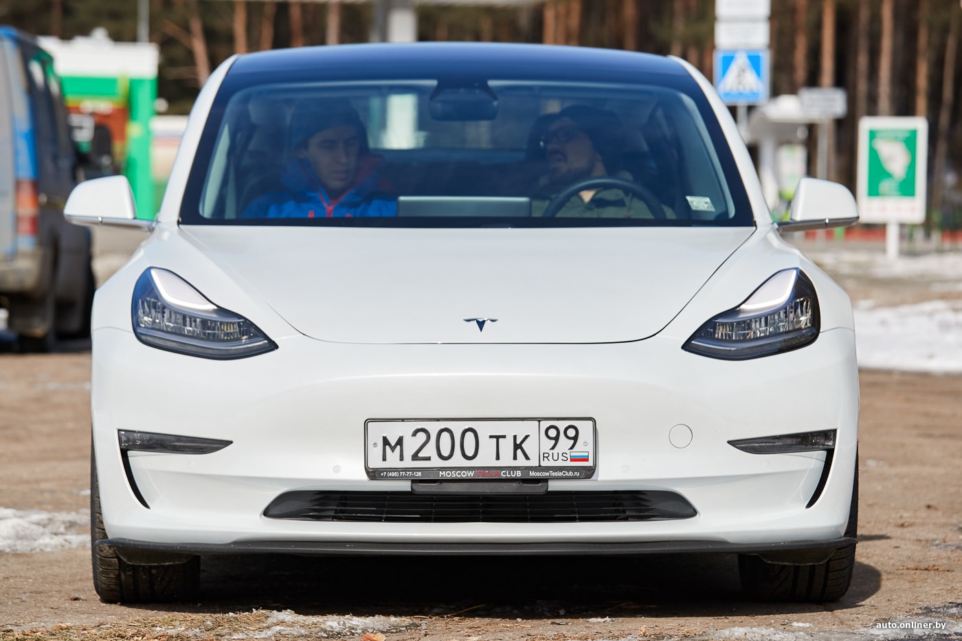 Первый белорусский тест-драйв Tesla Model 3: путешествие в будущее