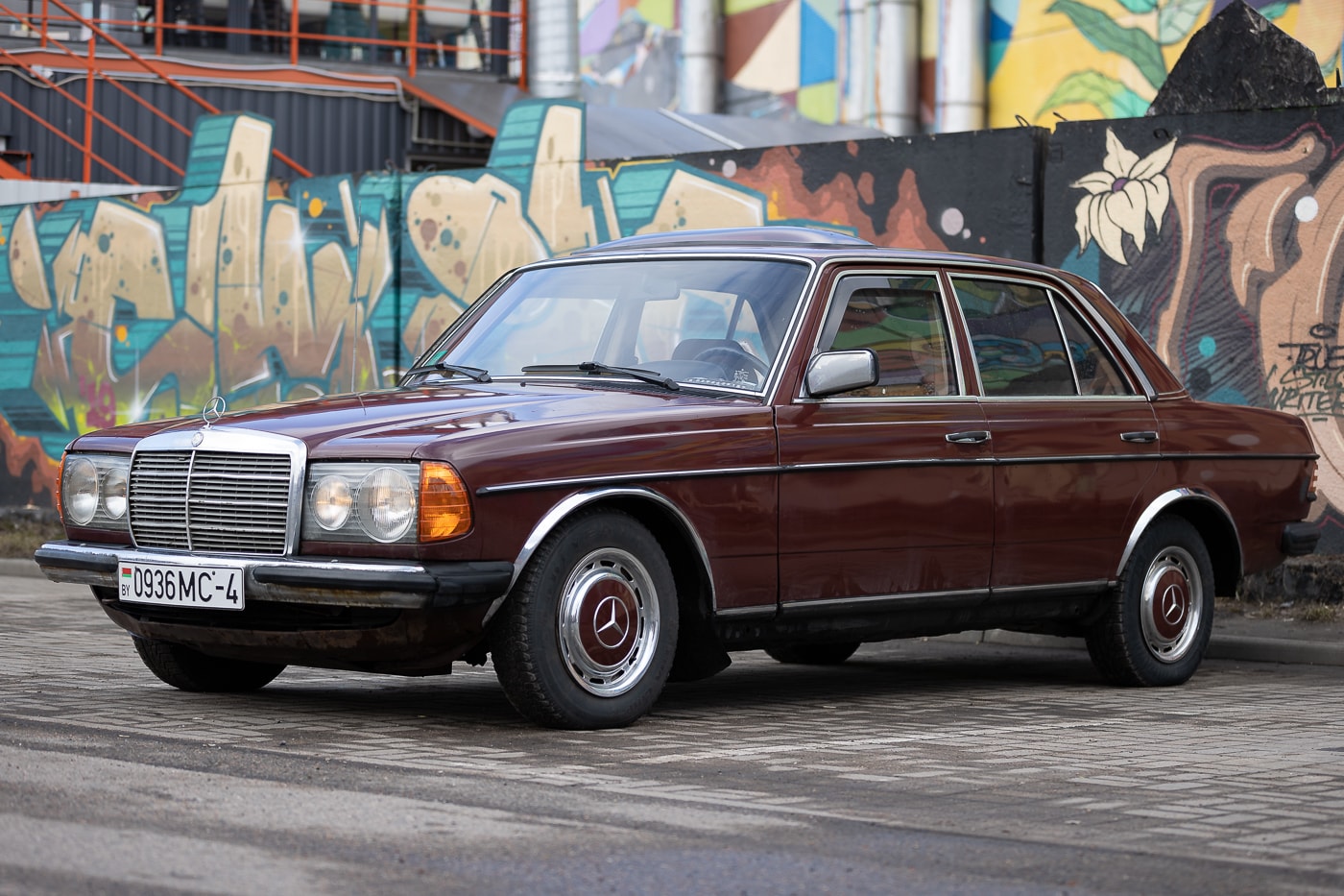 Этот 40-летний Mercedes-Benz W123 все еще в строю