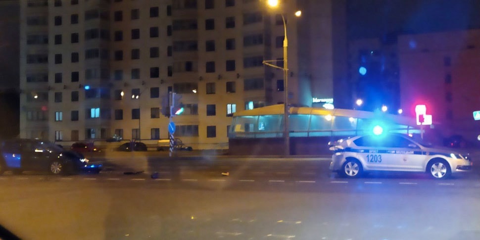 В Минске Volkswagen Golf въехал в машину брестской милиции