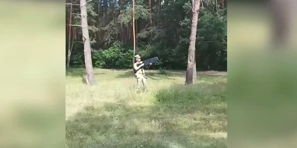 Белорусские пограничники сбили электромагнитным импульсом беспилотник с сигаретами. Летел в Польшу