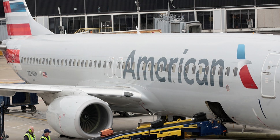 Авиарейсов 2. Авиакомпания American Airlines a380. Миллионный пассажир American Airlines. American Airlines Flight 1572.