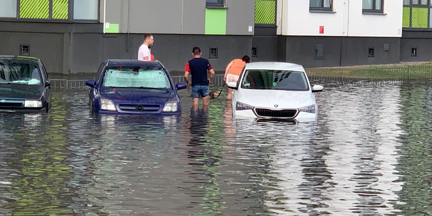 Дождь затопил машину: что делать?