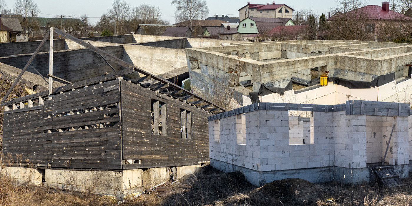 Участки с недостроями в Смолевичах и Заславле