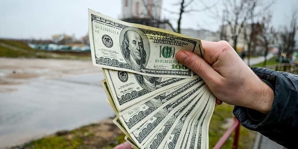 Водитель предложил инспекторам взятку в 550 долларов. Не взяли