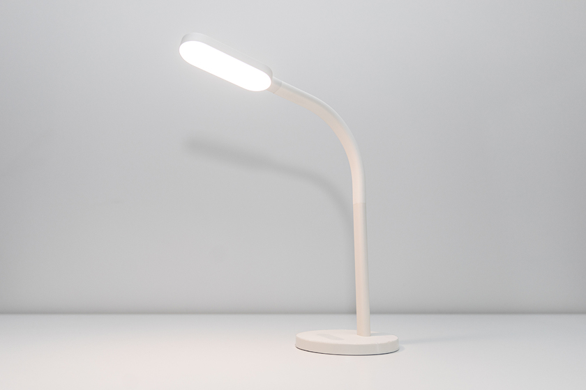 Лучший настольный светильник премиум класса xiaomi yeelight serene eye friendly desk lamp yltd03yl