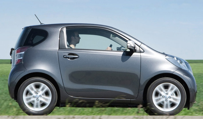 Двухместный Toyota iQ получил высшую оценку Euro NCAP за активную безопасность