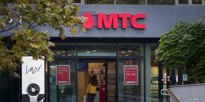 ベラルーシの女性は、MTS 料金に加えて、知らないサービスに接続されていました