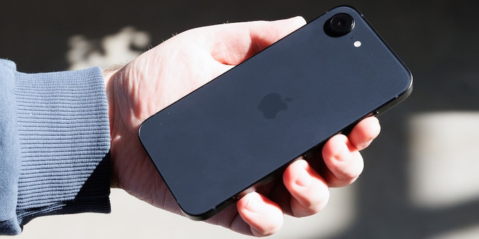 ミンスクの住民は2つのローンを組み、4台のiPhoneを売って4万ルーブルを「警察」に送金した。