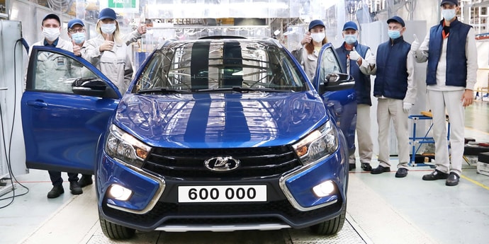 Выпущена 600-тысячная Lada Vesta. Она отправилась в Гомель