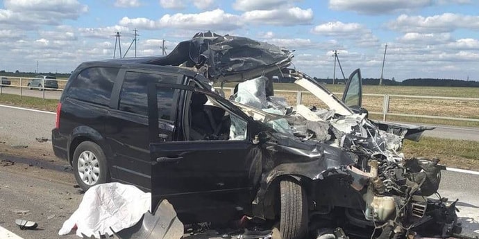 Смертельная авария на могилевской трассе: легковушка врезалась в трактор