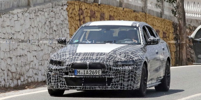 BMW i4 снова попал в объективы шпионских камер
