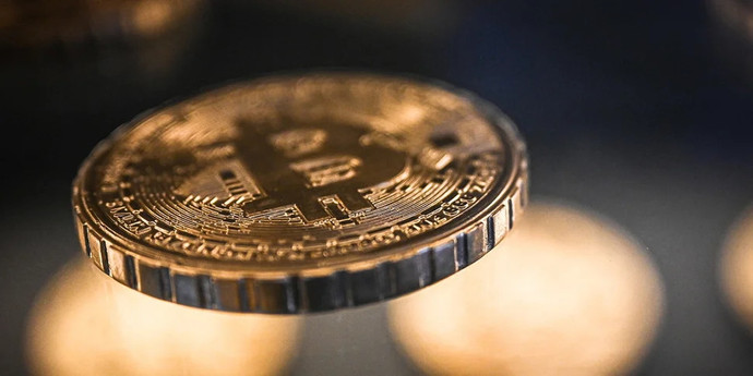 ビットコイン価格が史上初めて10万ドルを突破